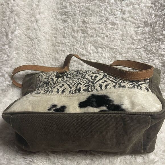 Myra Bag Spencer Spencer up cycled canvas and cowhide leather tote bag - Picture 7 of 15